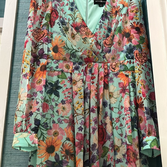 Betsy & Adam fully lined sheer fabric long sleeves, peek a boo front opening. - Picture 5 of 7